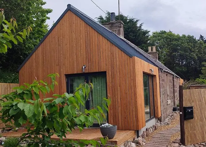 Stonehaven 2 Bedroom Seaside Cottage With Garden